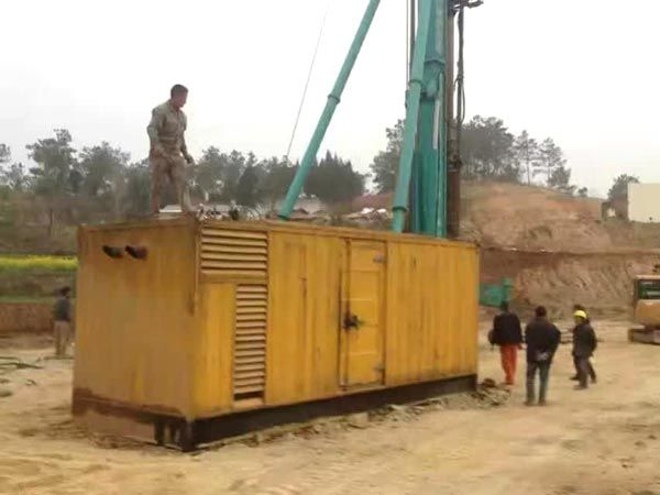 长武如何判断水冷式机油散热器密封件是否需要更换？